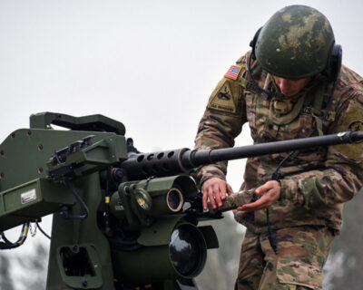 I soldati statunitensi “hanno rivelato le posizioni delle armi nucleari in Europa pubblicando dettagli su flashcard online”, afferma il rapporto